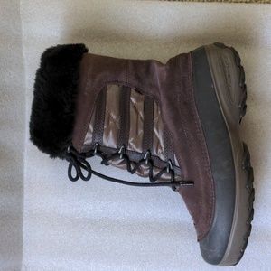 Columbia omni-heat Fur trimmed Woman's Boots Size 8